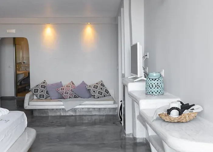 Demilmar Luxury Hotel Perissa (Santorini)