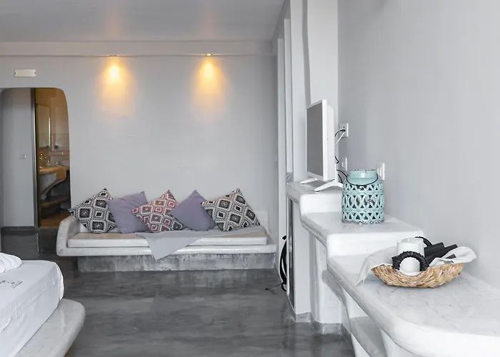 Demilmar Luxury Hotel Perissa (Santorini)